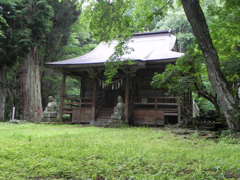 湯野沢熊野神社の拝殿